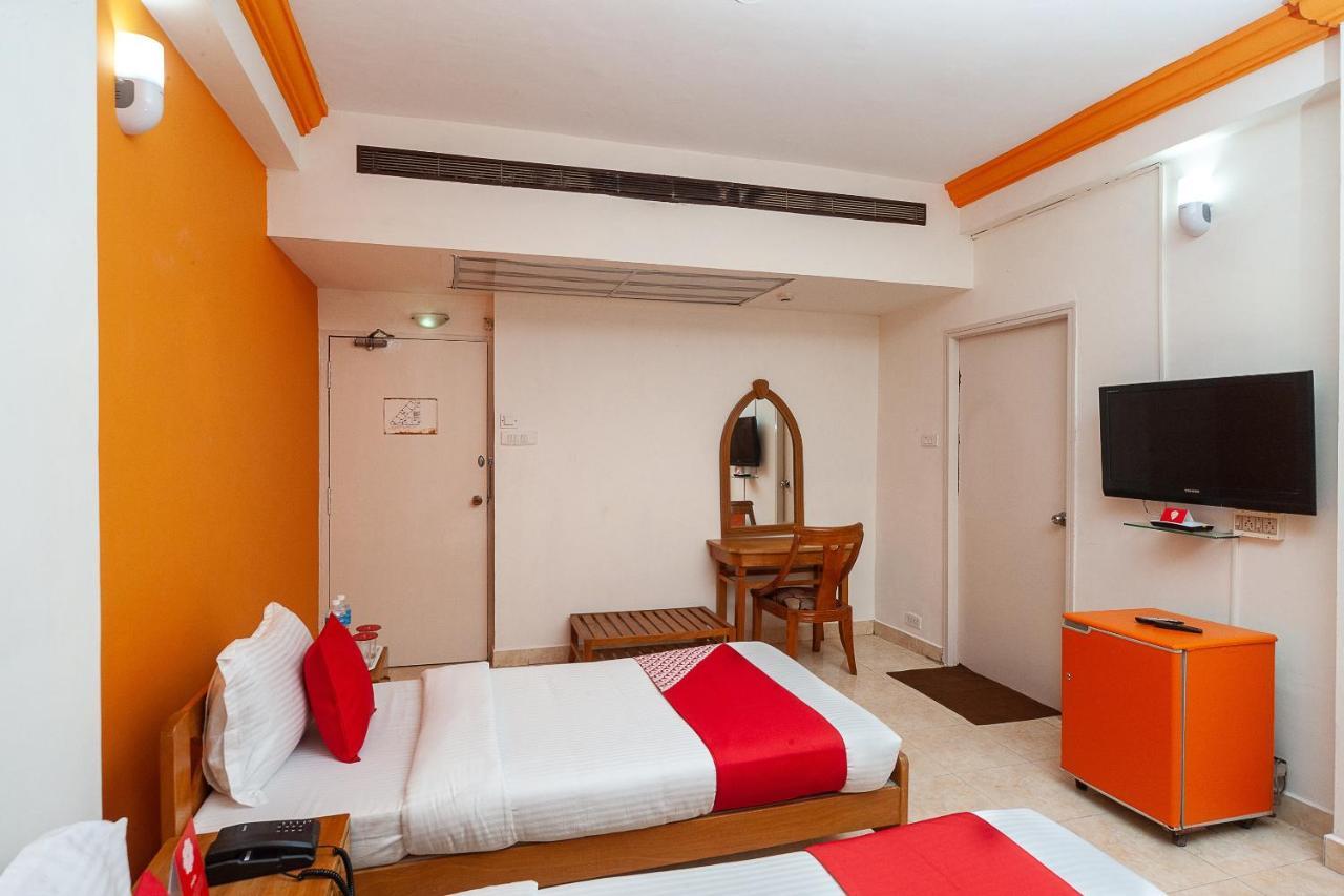 Hotel Manhattan Chennai Exteriör bild