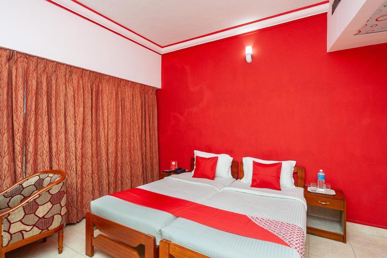 Hotel Manhattan Chennai Exteriör bild