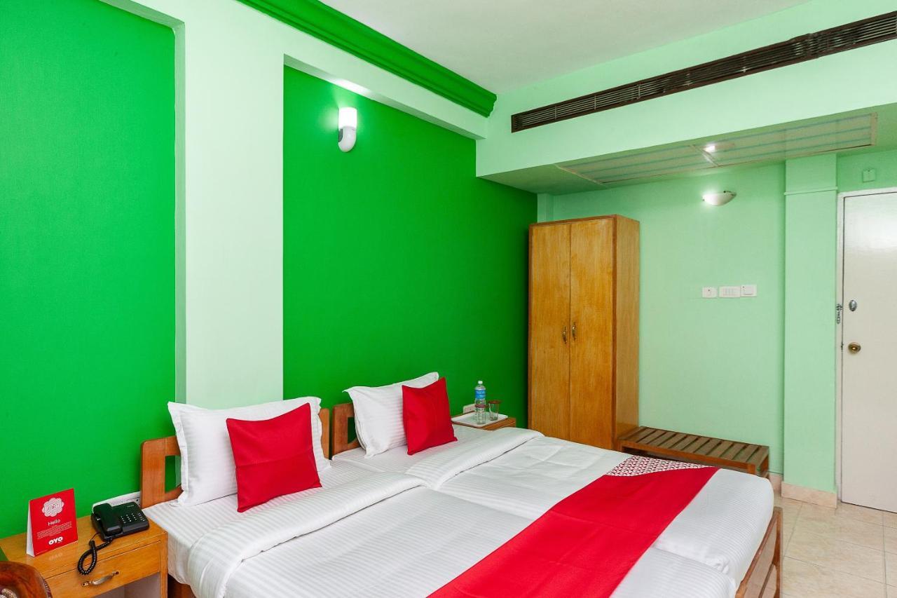 Hotel Manhattan Chennai Exteriör bild