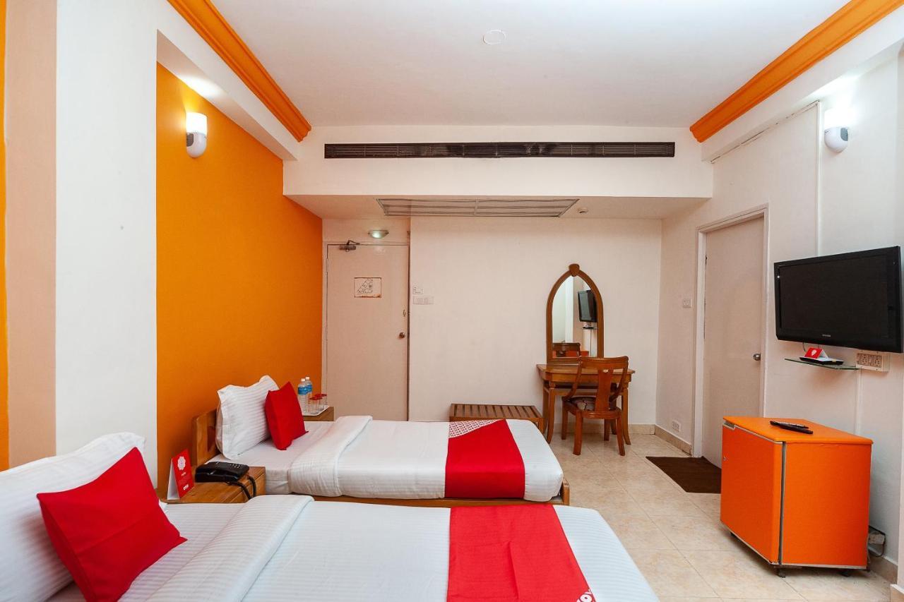 Hotel Manhattan Chennai Exteriör bild