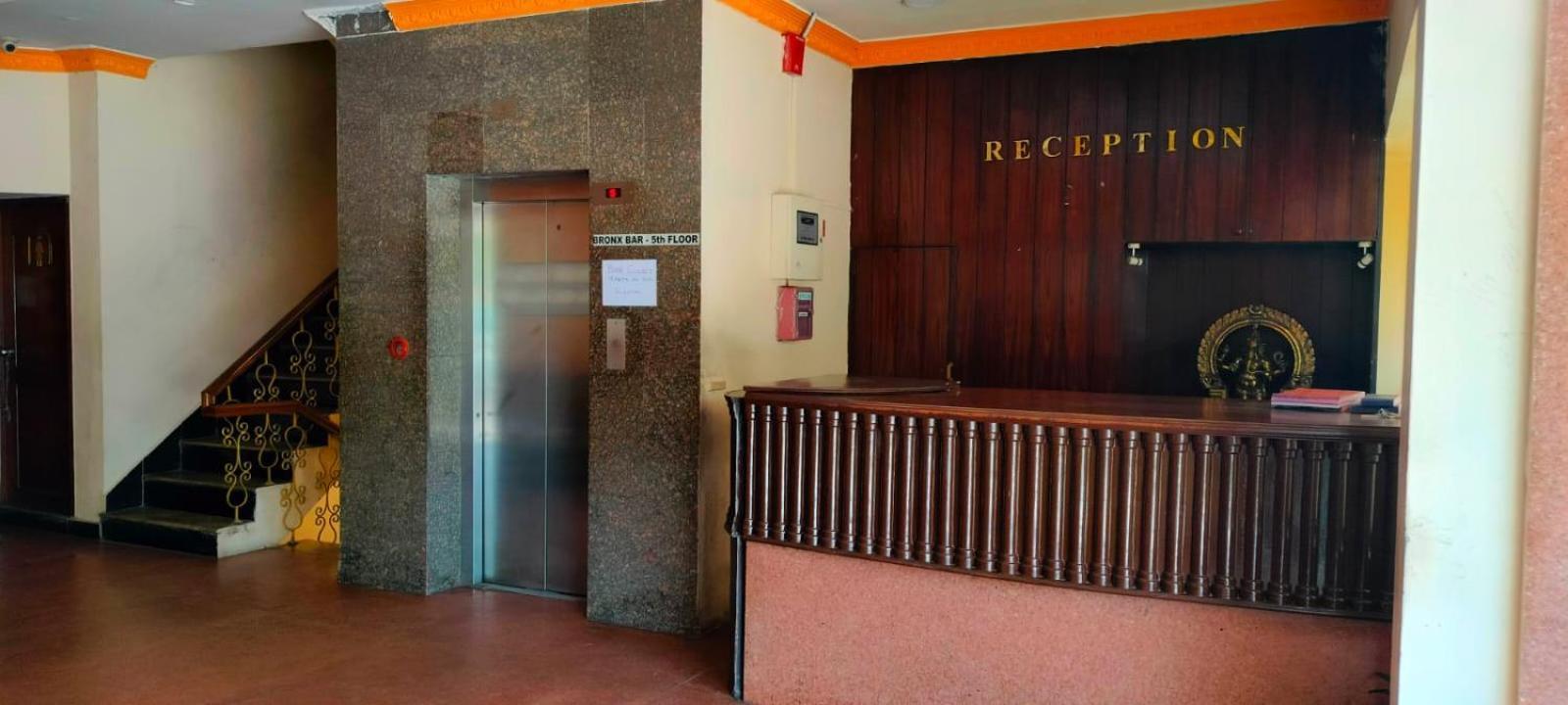 Hotel Manhattan Chennai Exteriör bild
