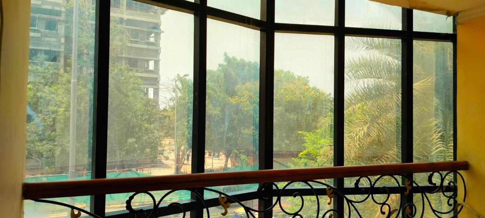 Hotel Manhattan Chennai Exteriör bild